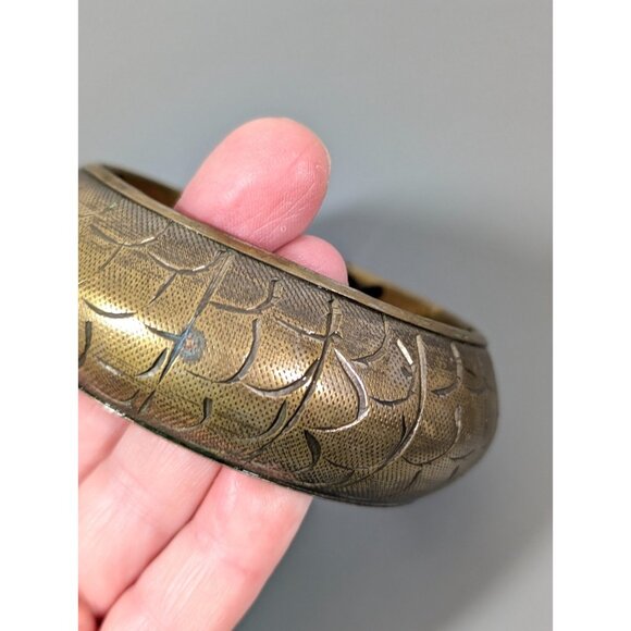 Vintage Brass Carved Style Flower Bangle Bracelet Chunky Tribal Bold 8 in - Picture 6 of 10